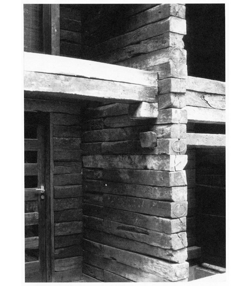 Details of jointing of projecting stack of sleepers on the entrance façade