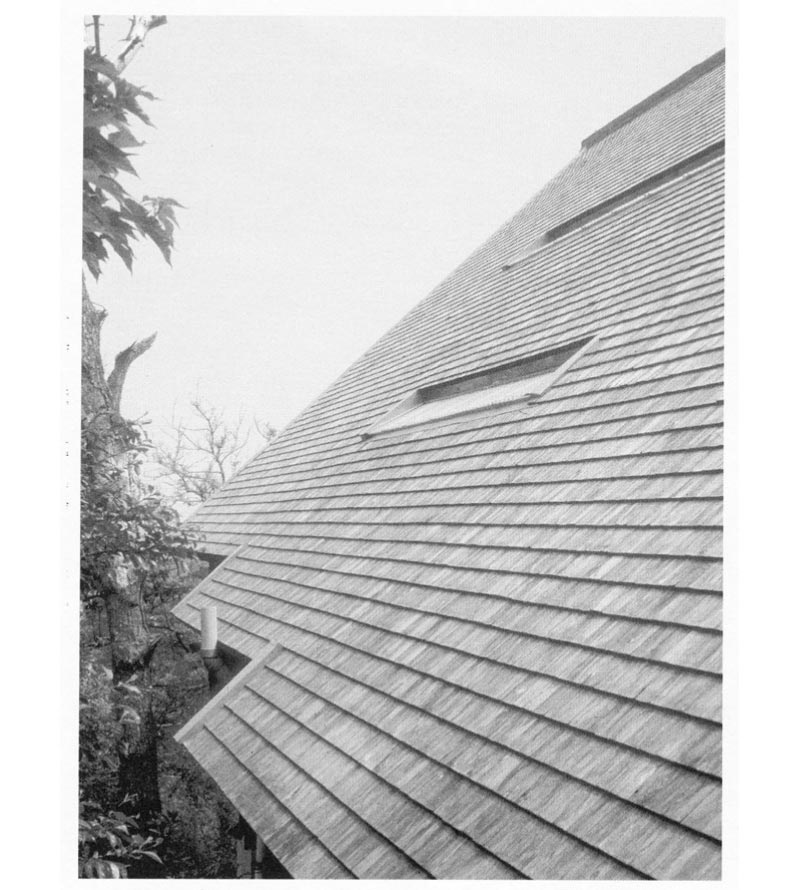Roof covering of wooden shingles