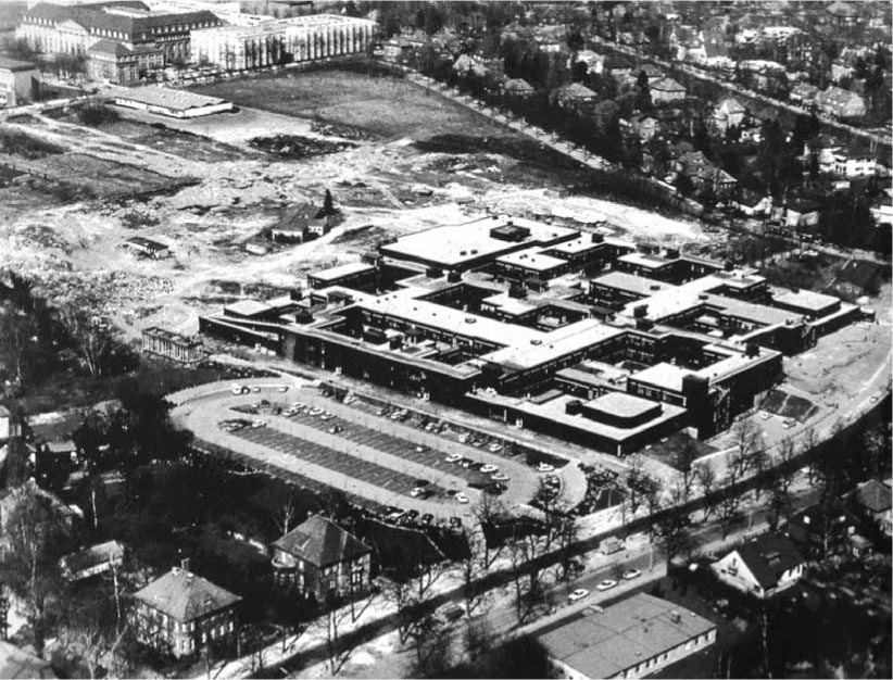 Aerial view, Free University, soon after completion, 1974. [Gabriel Feld and Peter Smithson, Free University, Berlin: Candilis, Josic, Woods, Schiedhelm. Exemplary Projects, 3 (London: Architectural Association, 1999), 16].