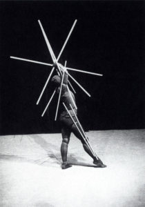 When Body Draws the Abstract Space: “Slat Dance” by Oskar Schlemmer – SOCKS